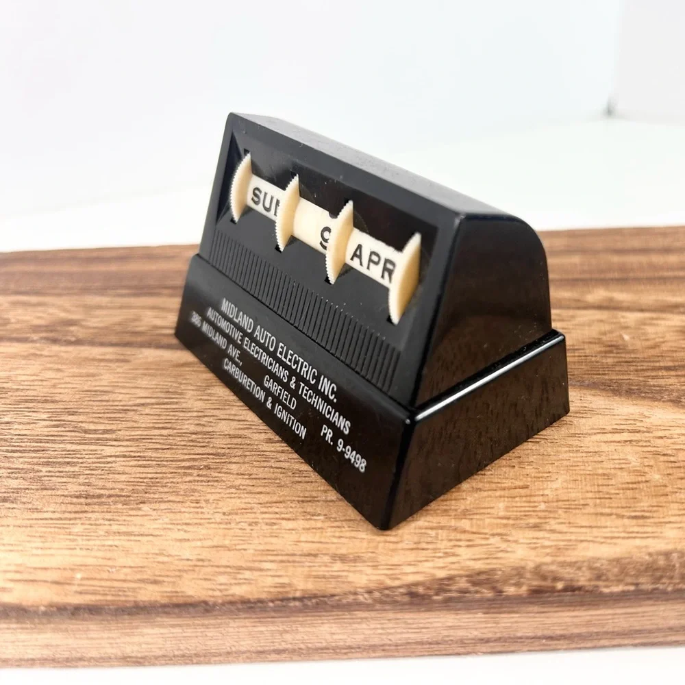 Vintage Plastic Midland Auto Electric Perpetual Desk Calendar